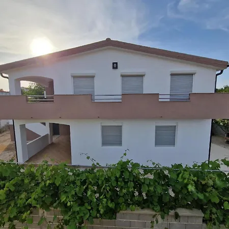 Gemuetliche Erdgeschosswohnung Ema Mit Terrasse