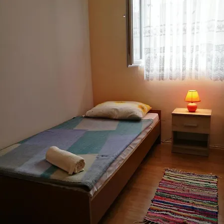 Apartment Gemuetliche Erdgeschosswohnung Ema Mit Terrasse