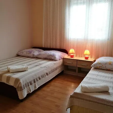 Apartment Gemuetliche Erdgeschosswohnung Ema Mit Terrasse